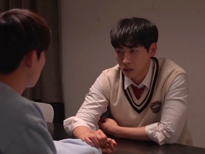 Ji Seok confesses his feelings to Hyun Woo.