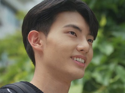Si Won is portrayed by the Korean actor Kang Eun Bin (강은빈).