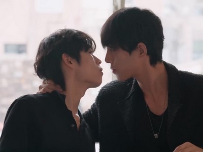 Doyun and Hajun fake a relationship.