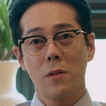 The Chairman is portrayed by Seo Jung Wook (서정욱).