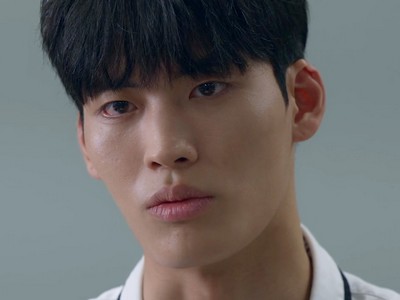 Hyunjae is portrayed by Ha Jung Hoon (하정훈).