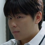 Hyunjong is portrayed by Lee Ha Joon (이하준).