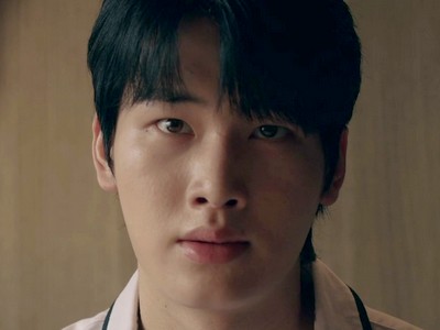 Jungha is portrayed by Korean actor Lee Jung Chan (이정찬).