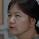 Kiwoo's mother is portrayed by a Korean actress.
