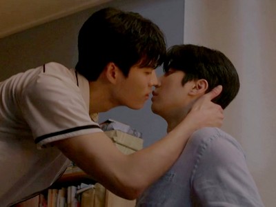 Kiwoo and Hyunjae are in the bedroom, almost about to kiss.