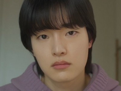 Jin Woo is portrayed by Korean actor Kim Sung Hyun (김성현).