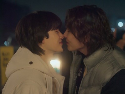 Jin Woo and Ki Sub almost kiss.