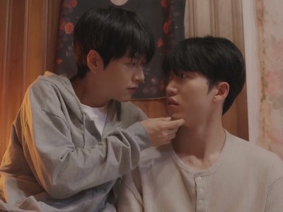 Jaden tries to hook up with Ian