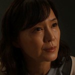 Maki's mother is portrayed by Japanese actress Kaoru Okunuki (奥貫薫).