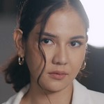 Praew is portrayed by the Thai actress Mew Sirilapas Kongtrakarn (สิริลภัส กองตระการ).
