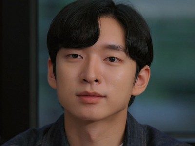 Jio is portrayed by Korean actor Kim Dong Won (김동원).