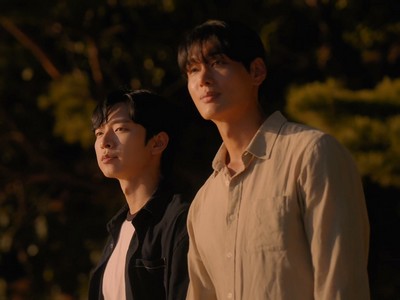 Jio and Dokyung enjoy the sunset together.