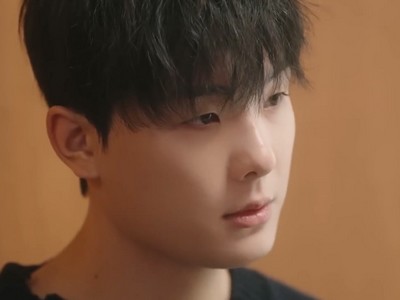 Jeongwoo is portrayed by Korean actor Choi Dong Ho (최동호).