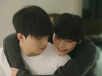 Hangyul and Jeongwoo are a couple.