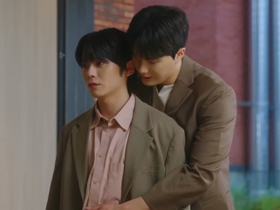 Hangyul and Jeongwoo are ex-boyfriends who reunite.