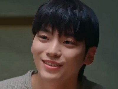 Han Gyeol is portrayed by Korean actor Jeon Yu Bin (전유빈).