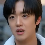 Hangyeol's ex is portrayed by a Korean actor.