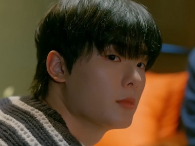 Jeongwoo is portrayed by Korean actor Choi Dong Ho (최동호).