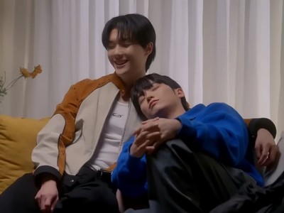 Jeongwoo and Hangyeol hang out at the flat.