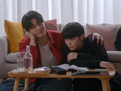 Jeongwoo tutors Hangyeol.