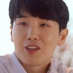 Yong Hee is portrayed by the Korean actor Cha Gun (차건).