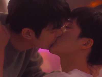 Hae Bom fantasizes about kissing Tae Seong.