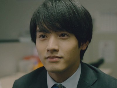 Adachi is portrayed by the actor  Eiji Akaso (赤楚衛二).