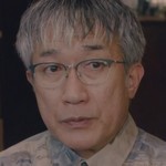 Adachi's dad is portrayed by the Japanese actor Toshiya Toyama (遠山俊也).