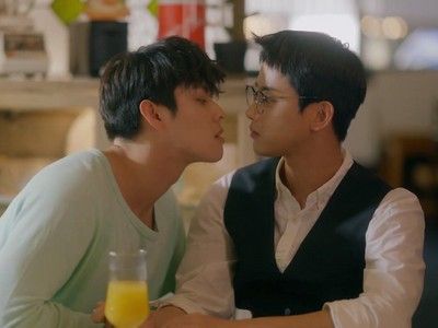 Jung Woo and Choco come close to kissing.
