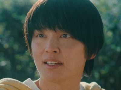 Sakuta is portrayed by Japanese actor Yuya Tegoshi (手越祐也).