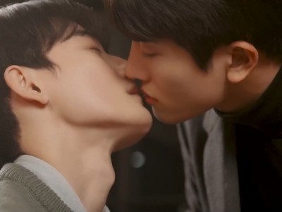 Si Hwan and Joo Chan come close to kissing.