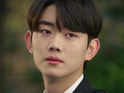 Yeon Woo is portrayed by the Korean actor Yoo Jun (유준).