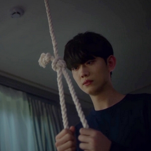 Instead of trying to kidnap Yoo Han for himself, Yeon Woo decides to commit suicide instead.