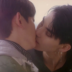 Yeon Woo and Yoo Han kiss for the first and only time in Color Rush.