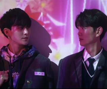 Yoo Han helps Yeon Woo discover the many beautiful colours in his life.