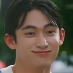 Jisoo is portrayed by Korean actor Myeong Cheol Jung (정명철).