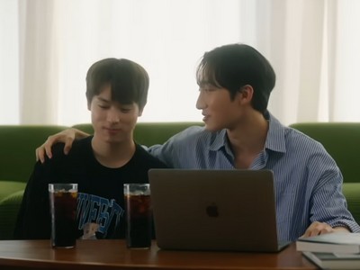 Ian and Alt met on a matchmaking app.