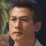 Ten's dad is portrayed by the Thai actor Chokchai Charoensuk (โชคชัย เจริญสุข).