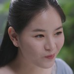 Ten's mom is portrayed by the Thai actress Apple Lapisara Intarasut (แอปเปิ้ล ลาภิสรา อินทรสูต).