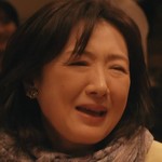 Natsume's mom is portrayed by Japanese actress Mariko Akama (赤間麻里子).