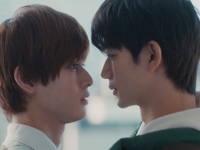 Minato and Wataru face each other.