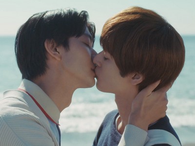 Minato and Wataru kiss in Countdown to Yes.