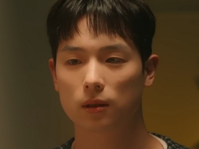 Ian is portrayed by Korean actor Ki Myoung Je (기명제).