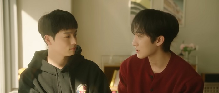 Cross Link is a short Korean BL series about two boyfriends who have been dating for almost a year. The main character struggles because he has a job offer, which requires him to relocate overseas.