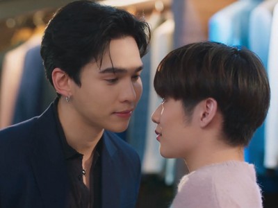 Yi flirts with Diao and asks his boyfriend to go on a date.
