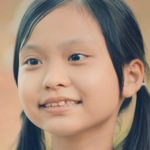 The child version of Wen Wen is portrayed by Yu Chi Chu (朱雅琪).