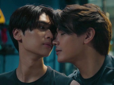 Jade and Kamin get intimate.