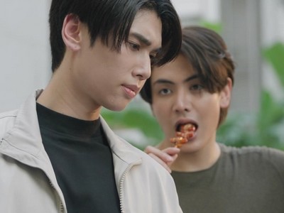 Jade looks at Kamin.