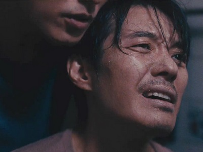 Zheng-yuan cries after Jay threatens to cut his hair.