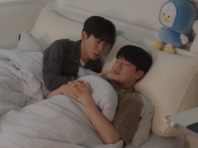 Yoonoh and Taein are in bed together.
